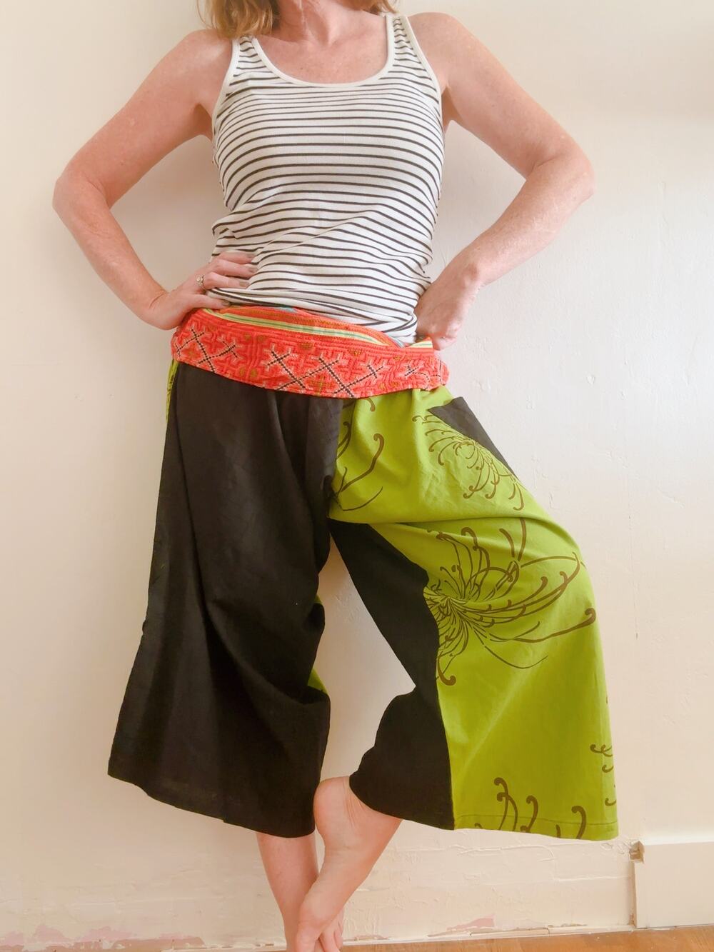 Womens Unique Printed pants Size L Green/Black Boho Hippie Loungewear